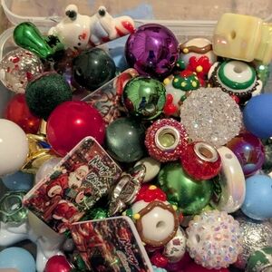 The Mean One’s Merry Mix" Acrylic Bead Mix. PLEASE READ DISCRIPTION